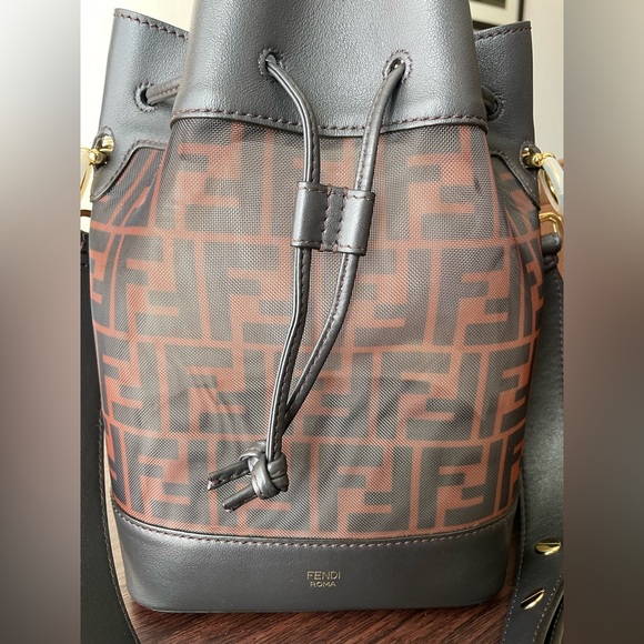 AUTHENTIC FENDI MON TRESOR BROWN BUCKET BAG IN ZUCCA MESH RETAIL 2,490$ - Picture 4 of 17
